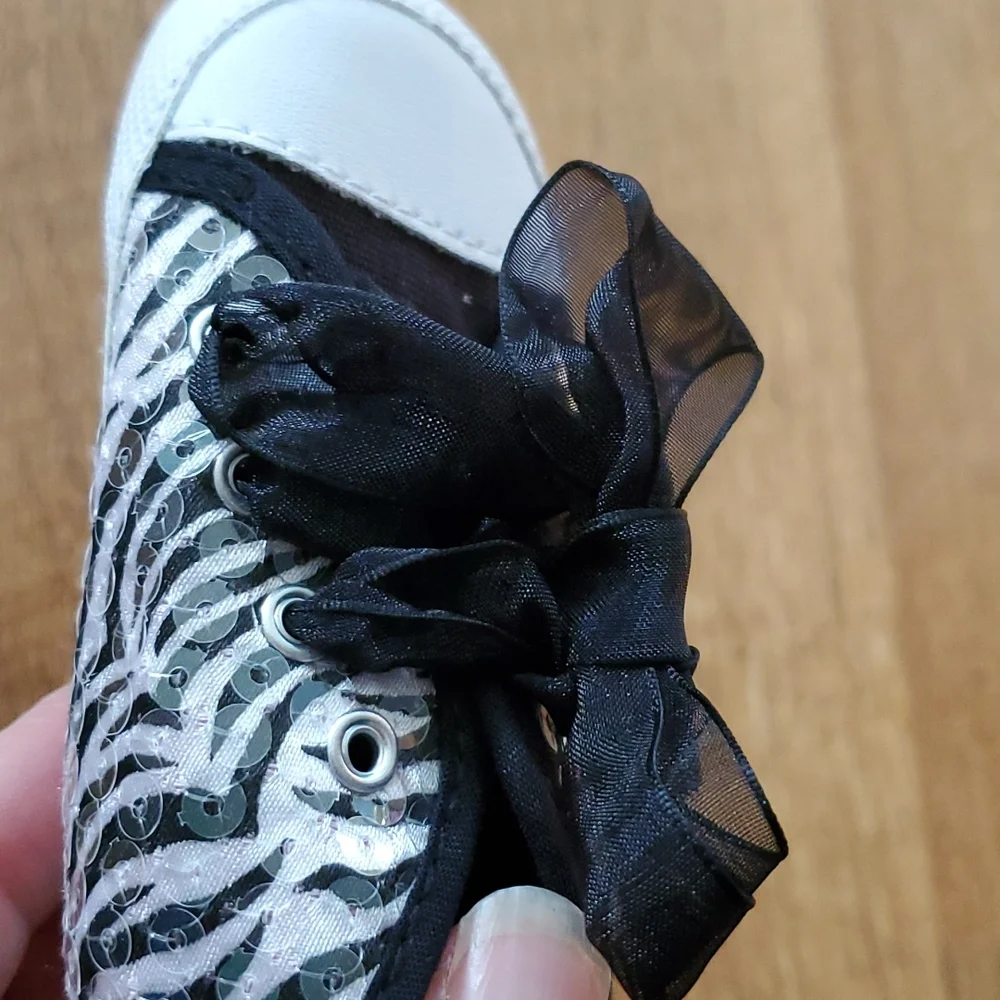 Vitamin Baby Hightops and Carters sandals-2 pair infant shoes‎ 3M